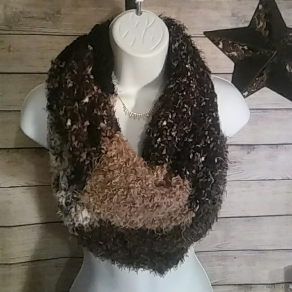 Steve Madden Infinity Scarf - Picture 3 of 6